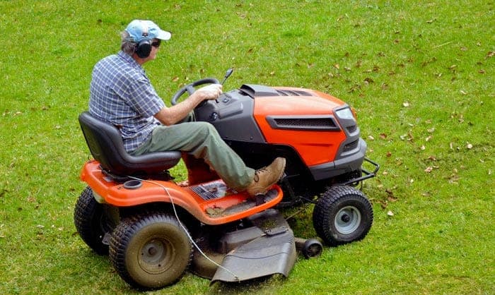 best-hearing-protection-for-lawn-mowing