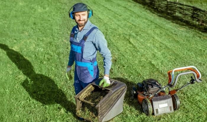 bluetooth-headphones-for-mowing