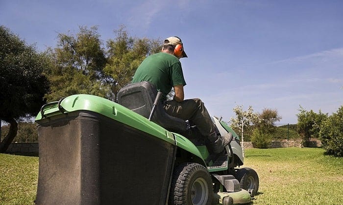 best-ear-protection-for-mowing