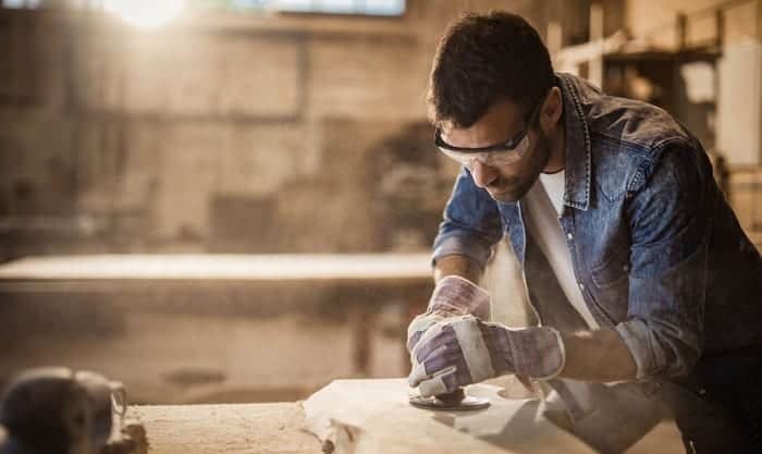 When-should-you-wear-safety-glasses-at-home