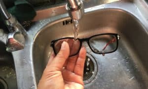 how to remove spray paint from eyeglasses