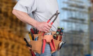 how to wear a tool belt