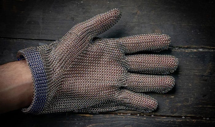 metal-mesh-gloves-protect-against