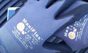 who makes maxiflex gloves
