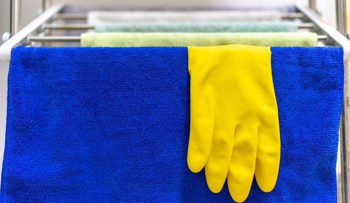 clean-rubber-gloves