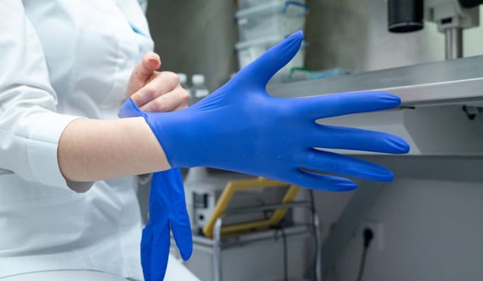 vinyl-vs-nitrile-gloves