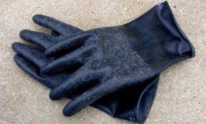 what are butyl gloves made of