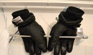 how to dry gloves quickly