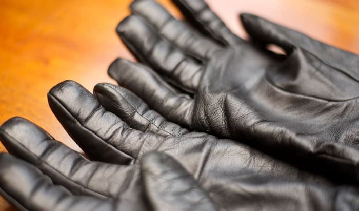 dry-cleaning-leather-gloves