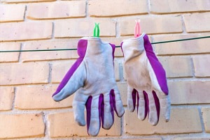 washing-leather-gloves