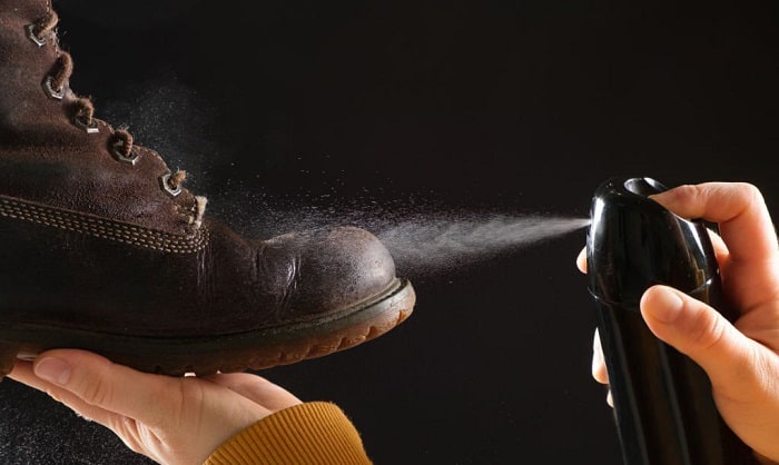 how to clean smelly work boots