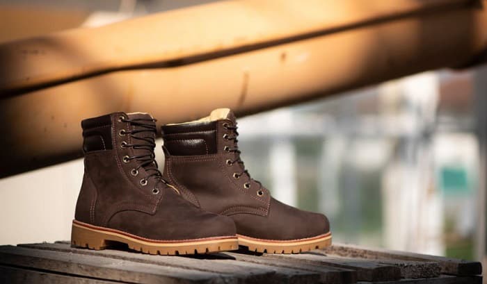 7 Best Lightweight Work Boots for Standing Long Hours (2023)