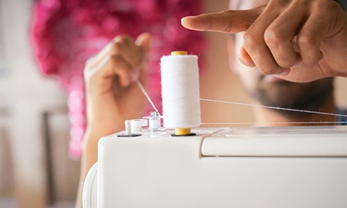 Thread-the-sewing-machine
