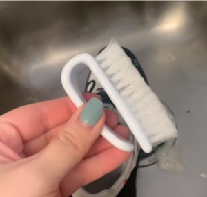step-1-to-hand-wash-On-Cloud-shoes